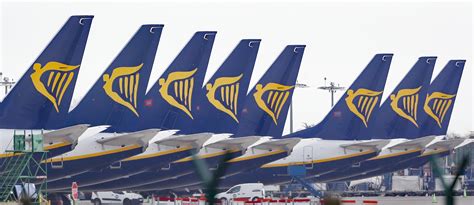 Ryanair Sees Drop In Passengers Carried Amid Omicron Travel Curbs The Independent
