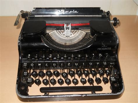 Download Antyque Olympia Progress Typewriter. Manual Typewriter with QWERTZ Keys. Rare Working OLYMPIA ...