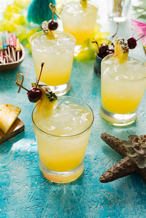 Coconut rum punch with sugar e and glitter. Skinny Piña Coladas | Recipe | Coconut rum drinks, Coconut ...