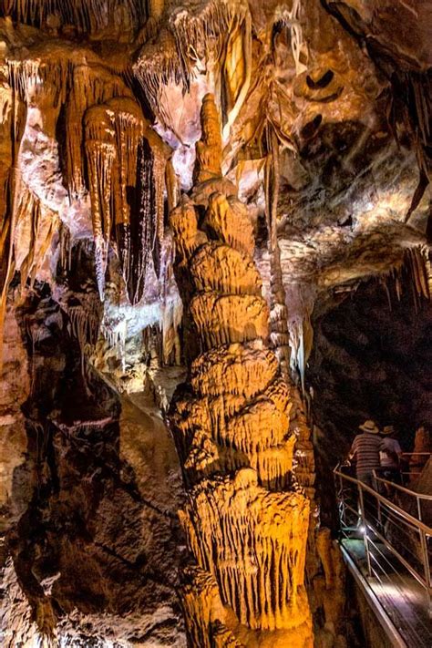 Exploring The Jenolan Caves Jenolan Caves Blue Mountain Cave Tours