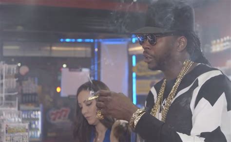 2chainz smokes world s largest pipe and most expensive weed celebrities nigeria