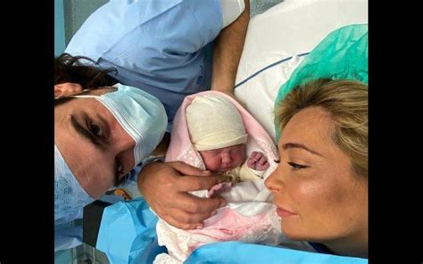 Simone, da dupla com simaria, deu à luz zaya. Já nasceu a primeira filha de Carina Caldeira foto