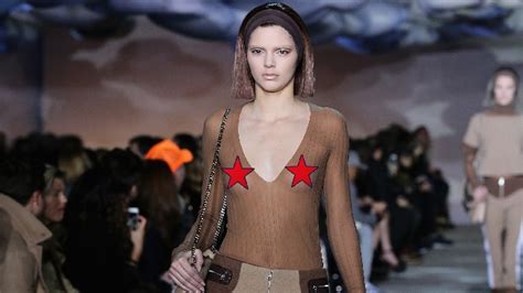 Kendall Jenner Camicetta Trasparente E Capezzoli In Vista