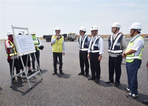 交通部長、前台中市長、台中市民、莎莉控、自拍學徒。 taiwan minister of transportation and communications. 林佳龍視察國境轉機服務 相挺交通產業紓困-焦點-HiNet生活誌
