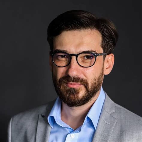 Potrivit acestuia, virusurile gripale ar putea circula mai intens, comparativ cu anul trecut, când circulația acestora era aproape inexistentă datorită măsurilor de prevenție impuse de autorități. Ion Alexandru - Lecţia de dicţie