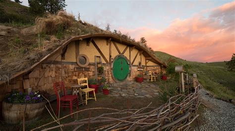 10 Real Life Hobbit Homes From Around The World
