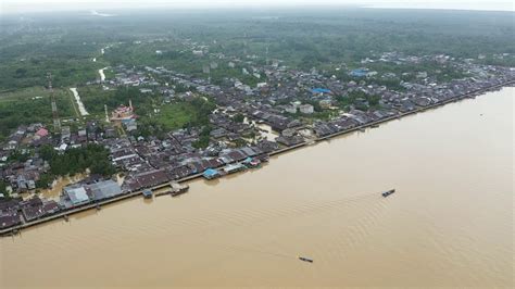 Nama pun sudah melambangkan makanan yang dijual, masakan kampung. Kampung laut tanjab timur(1) - YouTube