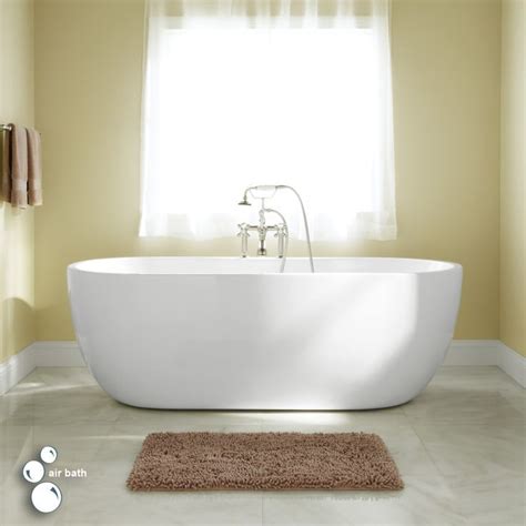 Die frage des materials, aus dem die badewanne gefertigt ist, hängt mitunter vom persönlichen geschmack ab, wobei sicher auch der kaufpreis eine. Badewannen für Kleine Bäder - Ein kleines Bad bedeutet ...