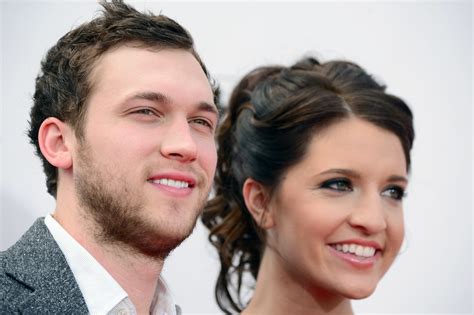 American Idol Winner Phillip Phillips Marries His Long Time Girlfriend And The Couple Seem Truly