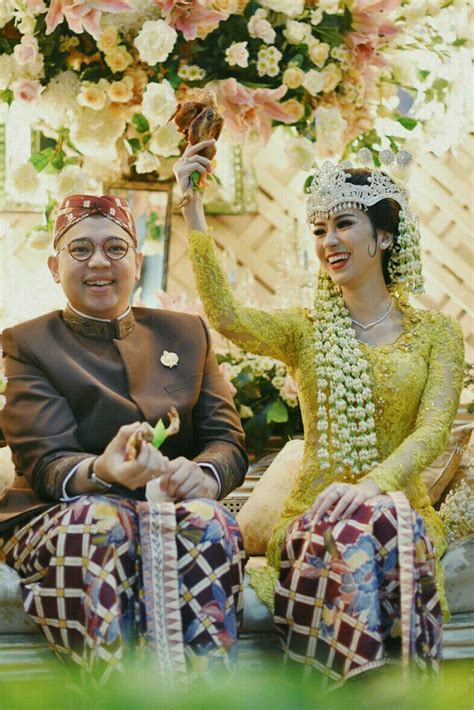 Prosesi Pernikahan Adat Sunda, dari Ngalamar hingga Pabetot Bakakak