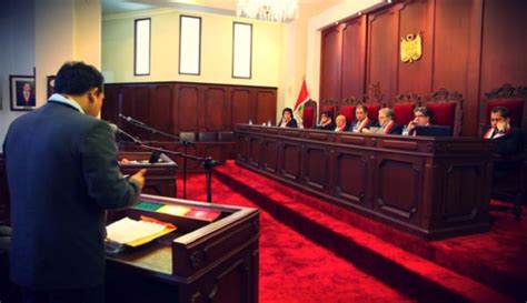 Cinco de siete magistrados del tribunal constitucional dejaron sin efecto una deuda que ascendía a. Tribunal Constitucional revisará la incapacidad moral de ...