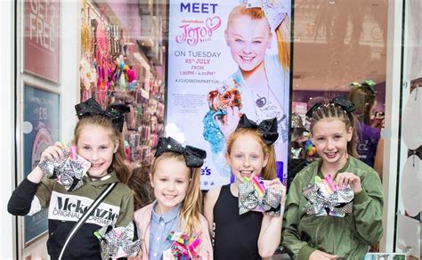 nickalive uk fans go crazy over jojo siwa and claire s jojo s bow party promo nickelodeon