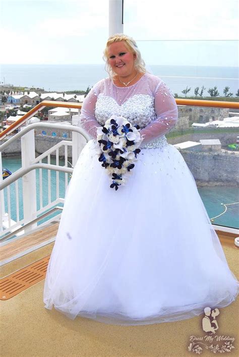 Here's how to craft a few popular styles: Dress My Wedding - Rose, calla lily and galaxy orchid bouquet