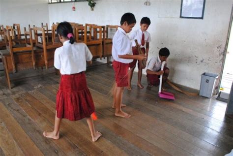 Proses pendayaguaan semua komponen sekolah dasar itulah yang disebut dengan kegiatan manajemen sekolah dasar.lebih lanjut apabila diidentifikasi terus akan didapatkan sekian banyak, ratusan atau bahkan menjadi ribuan permasalahan di sekolah dasar. Kerjasama Di Sekolah Yand Dapat Meningkatan Kepribadian Diri