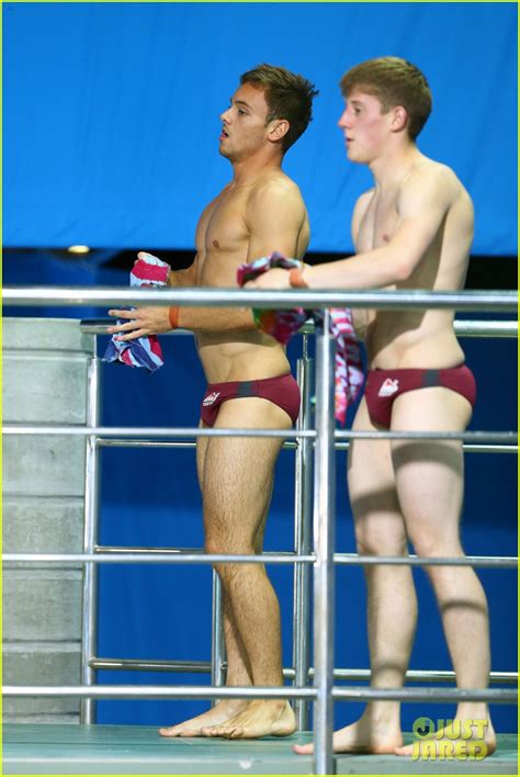 Tom Daley Wins Gold At Commonwealth Games Cheered On By Boyfriend