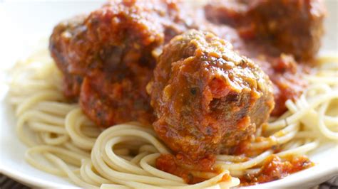 Heat a large pot or skillet over medium high heat. What Is an Italian Meatball Recipe by Giada De Laurentiis?