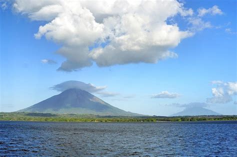 Lago de nicaragua, lago cocibolca, mar dulce, gran lago, gran lago dulce, or lago de granada) is a freshwater lake in nicaragua. Isla de Ometepe: Entspannte Vulkaninsel im Nicaraguasee ...