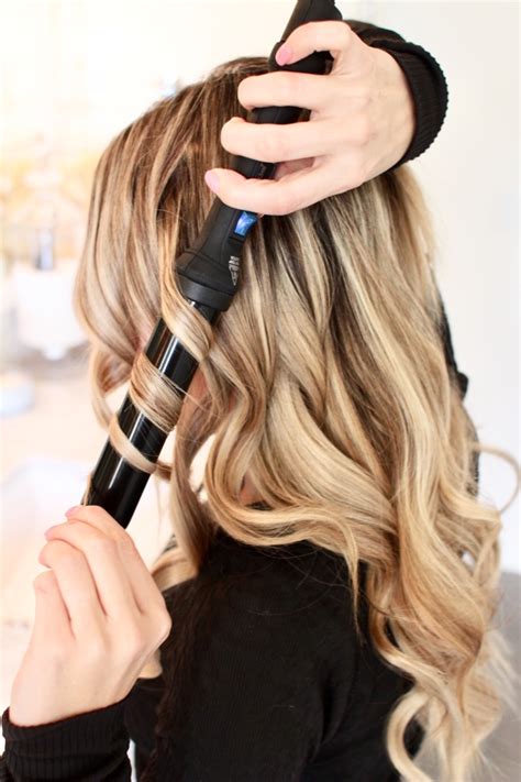 How To Curl Your Hair With A Wand Tutorial Curls And Cashmere
