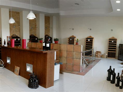 It offers free wifi throughout the property and a dining room with covered terrace, overlooking the gardens. Bodegas Castaño - Redescubre Yecla