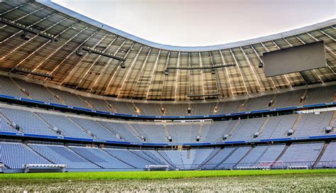 The allianz arena replaced munich's old olympiastadion. Allianz Arena -Wereld Stadions