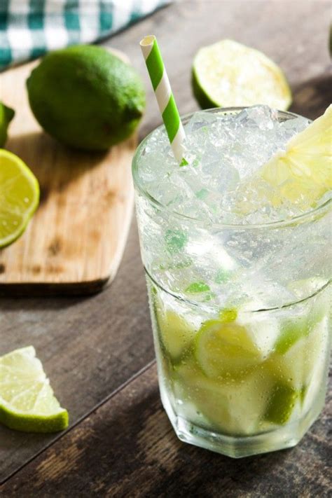 How do you make caipirinha with lime wedges? Pin auf Getränke
