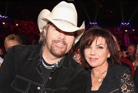 meet toby keith s wife tricia covel