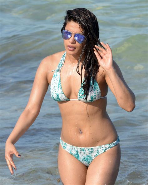 Bollywood Actress Priyanka Chopra Hot Bikini In Miami Beach