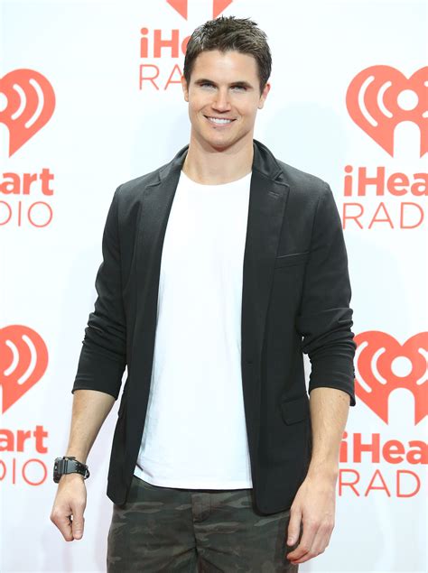 The Tomorrow People's Robbie Amell On Stephen's High School Trouble ...