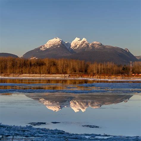 Frozen Ice Fraser River Winter Golden Ears Langley British Columbia