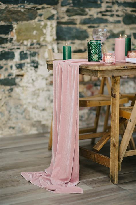 This Velvet Table Runner Is The New Wedding Trend Photo