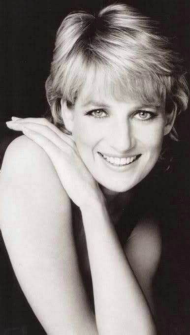 She was so so young when she entered the system and you can really see that in the show. Pin by Lisa Columbia on Diana, Princess of Wales ...