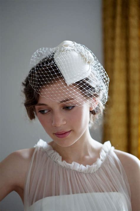 A good stylist can work wonders, too. 20 Perfect Bridal Hair Accessories for the 1950s Loving ...
