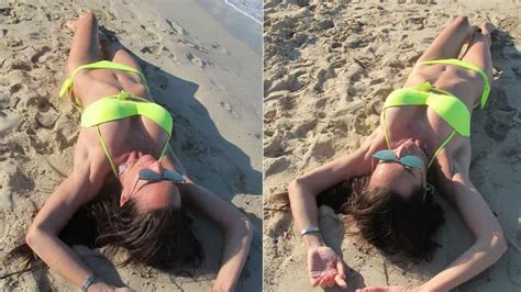 Mora Godoy Diosa En Las Playas De Ibiza Sus Fotos Hot Sobre La Arena