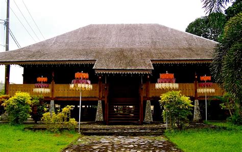 Rumah tersebut merupakan panggung dan dikelilingi oleh serambi. 3 Rumah Adat Bangka Belitung : Ciri Khas & Keunikannya ...