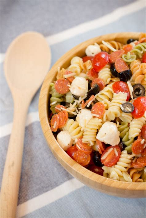 1 (1 lb.) pasta (any shape of spaghetti or linguini) 1 bottle viva italian dressing 1 bottle salad supreme chopped tomato green pepper cucumbers cheese (cubed) pepperoni (optional) (cubed) salami (cubed) toss with 1/2 bottle dressing and 1/2 bottle salad supreme. How to make Pasta Salad with Pepperoni | Devour Dinner ...