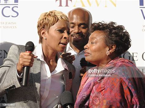 Mary J Blige And Gucci Cut The Ribbon For Mary J Blige Center For Women
