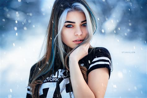 Download Two Toned Hair Snow Blue Eyes Long Hair Woman Model Hd
