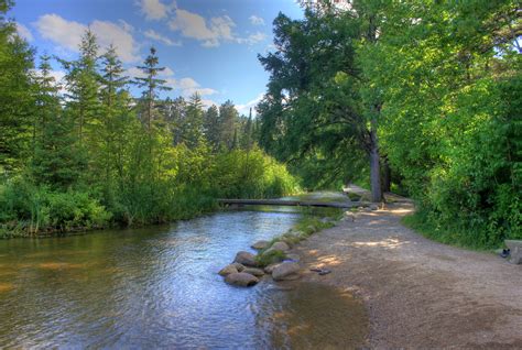Twelve clean, comfortable cabins with kitchens, updated baths, knotty pine interiors, a/c, internet plus some with screen porches, decks and fireplaces. Start of the mighty river at lake Itasca state park ...