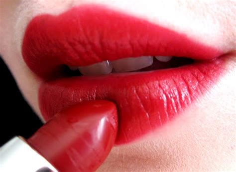 Do You Know Your Lipstick Common Ingredients In Commercial Lipsticks Wake Up World