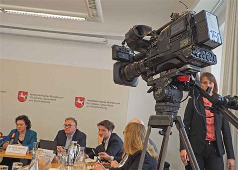 Niedersachsens sozialministerin carola reimann (53, spd) hat am montag aus gesundheitlichen gründen ihr amt gesundheitliche gründe | niedersachsens sozialministerin reimann tritt zurück. Land und Region Hannover informieren zu Corona