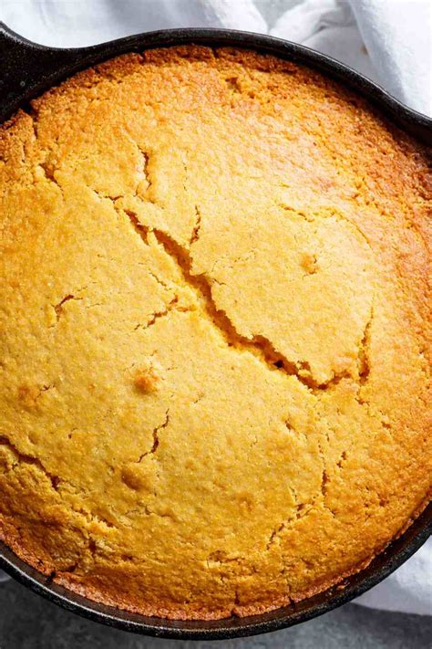 The writer tested cornbread recipes from chefs carla hall, trisha yearwood, alex guarnaschelli, alton brown, and nancy fuller to find the best one. Easy Buttermilk Cornbread (Best Sweet Cornbread) - Cafe ...