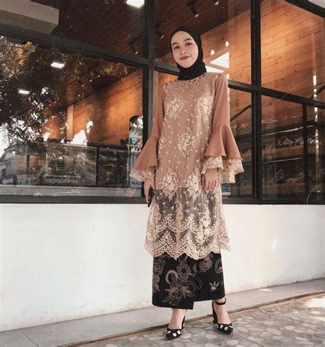 Tentu warna cerah membuat para wanita. 30+ Model Baju Kebaya Bahan Brokat - Fashion Modern dan ...