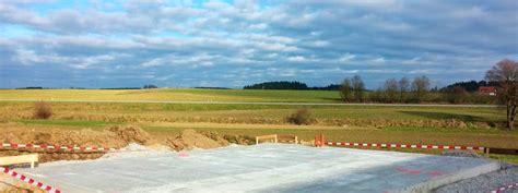 Das fängt schon bei der planung und der baufinanzierung an: Techniken & Kosten für eine Bodenplatte | Fertighaus.de ...