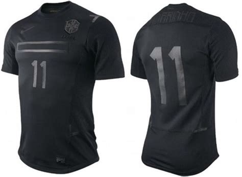 Jogo de preparação do brasil visando sua estréia nos jogos olímpicos, em julho; Terceira camisa da Seleção Brasileira - cor preta: foto ...