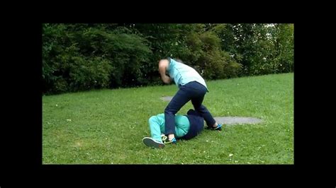 Ein schuljahr beginnt im august oder september und dauert bis juni oder juli, je nach bundesland. Megaman hat volle Windeln - YouTube