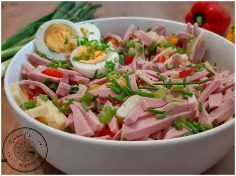 Der klassische Wurstsalat in Essig und Öl