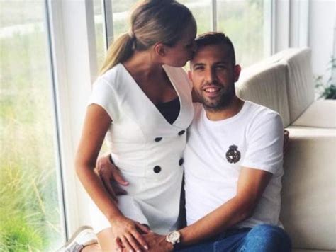 A deep insight into the life of ventura will show who alba is really going out with and this will make us all know more about the model that has captured the heart of alba. Romarey Ventura, la mujer de Jordi Alba, jugador del ...