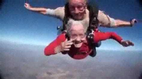 90 year old california grandmother goes skydiving for her birthday [video]