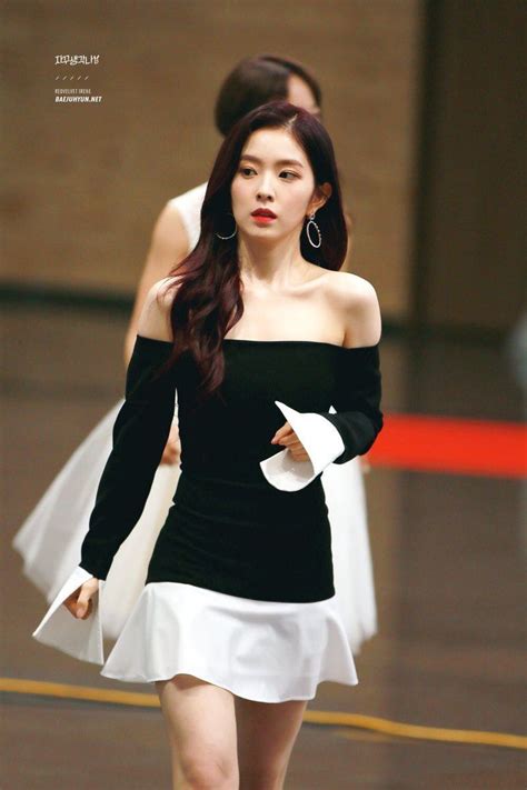 27 photos of irene s bare shoulders that are too sexy for words — koreaboo red velvet アイリーン