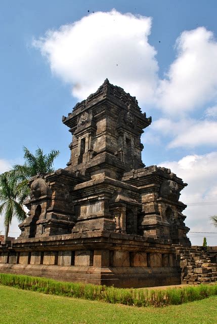 Sesuai dengan agama yang dianutnya, kertanegara. Candi Singosari dan legenda kerajaan Singasari | Cakrut